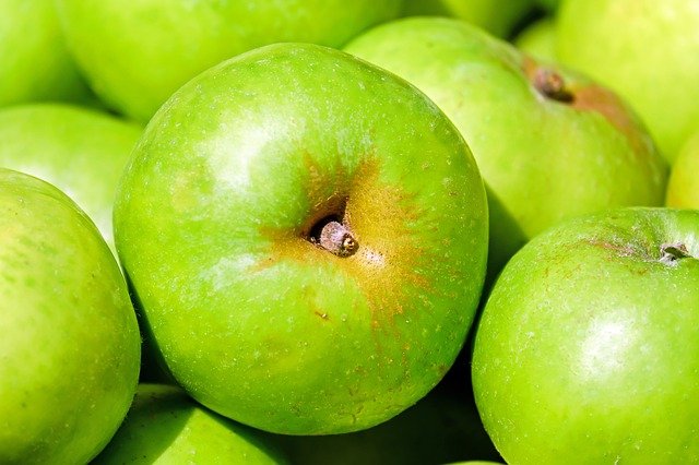 What is Green Apple? How is it different from Red Apples?